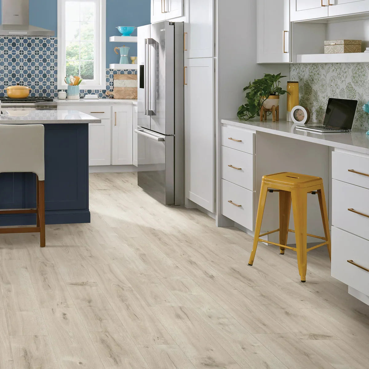 Mohawk Home 6MM Thick 7.5in X 48in 20 MIL Waterproof Luxury Vinyl Plank Flooring (17.3 sq ft/ctn)