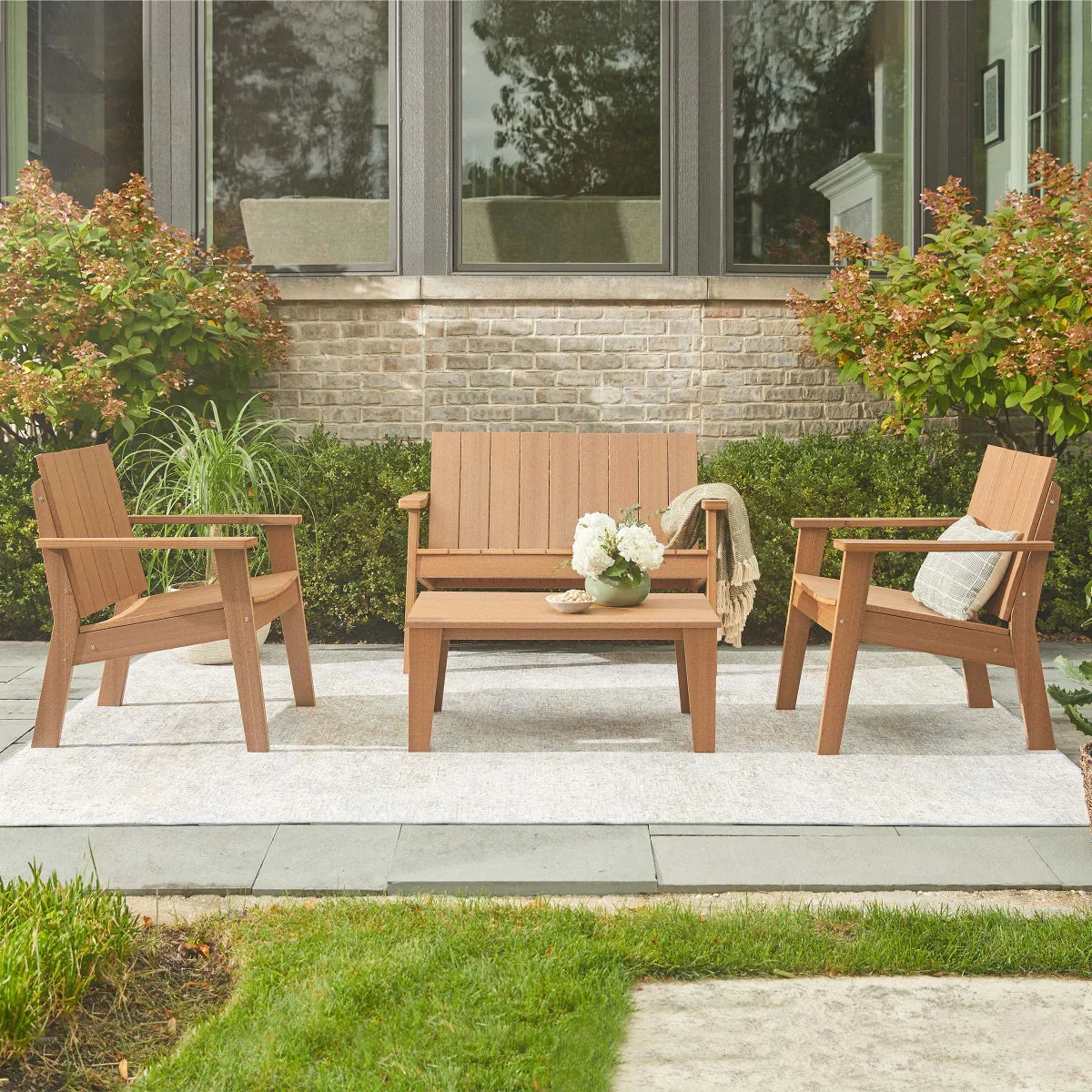 Leisure Line 4-piece Outdoor Seating Set by Tangent