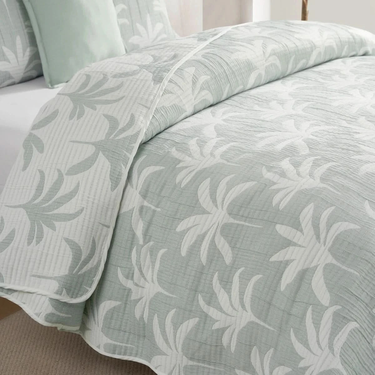 West Park Palm Tree 4-piece Quilt Set