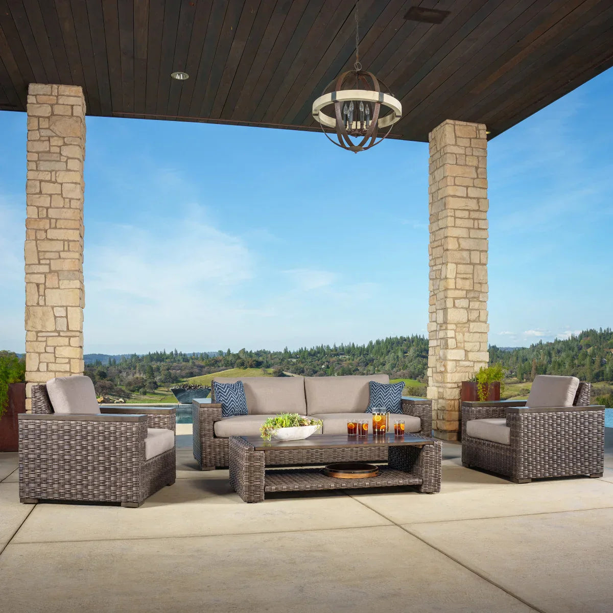 SunVilla Acadia XL 4-piece Outdoor Seating Set