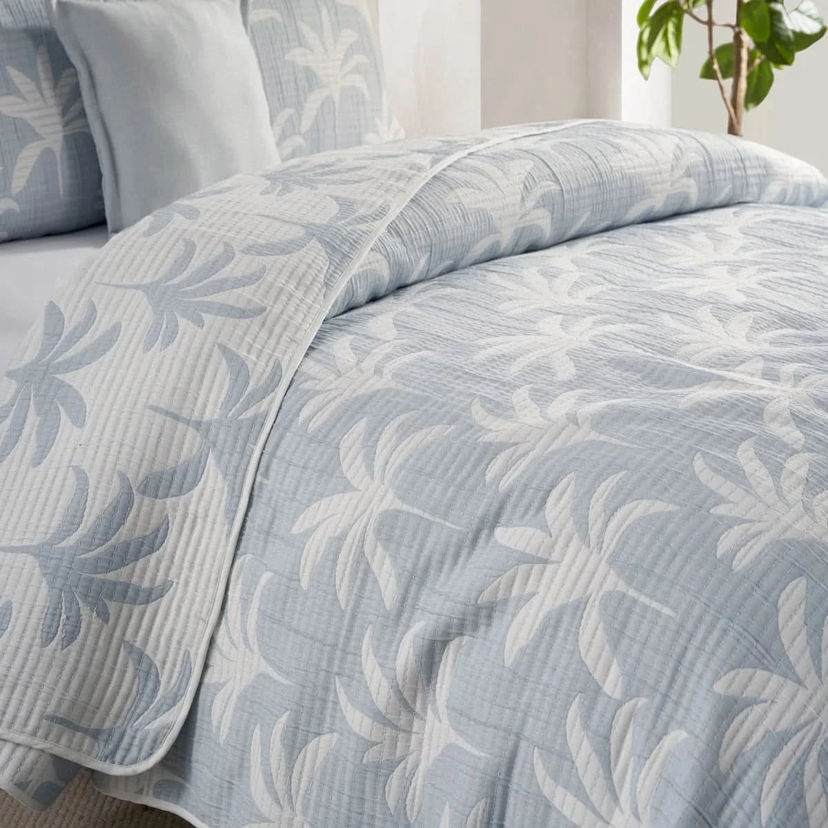West Park Palm Tree 4-piece Quilt Set
