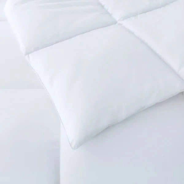 Feather and Loom 420 TC White Goose Down Comforter & Pillow Set