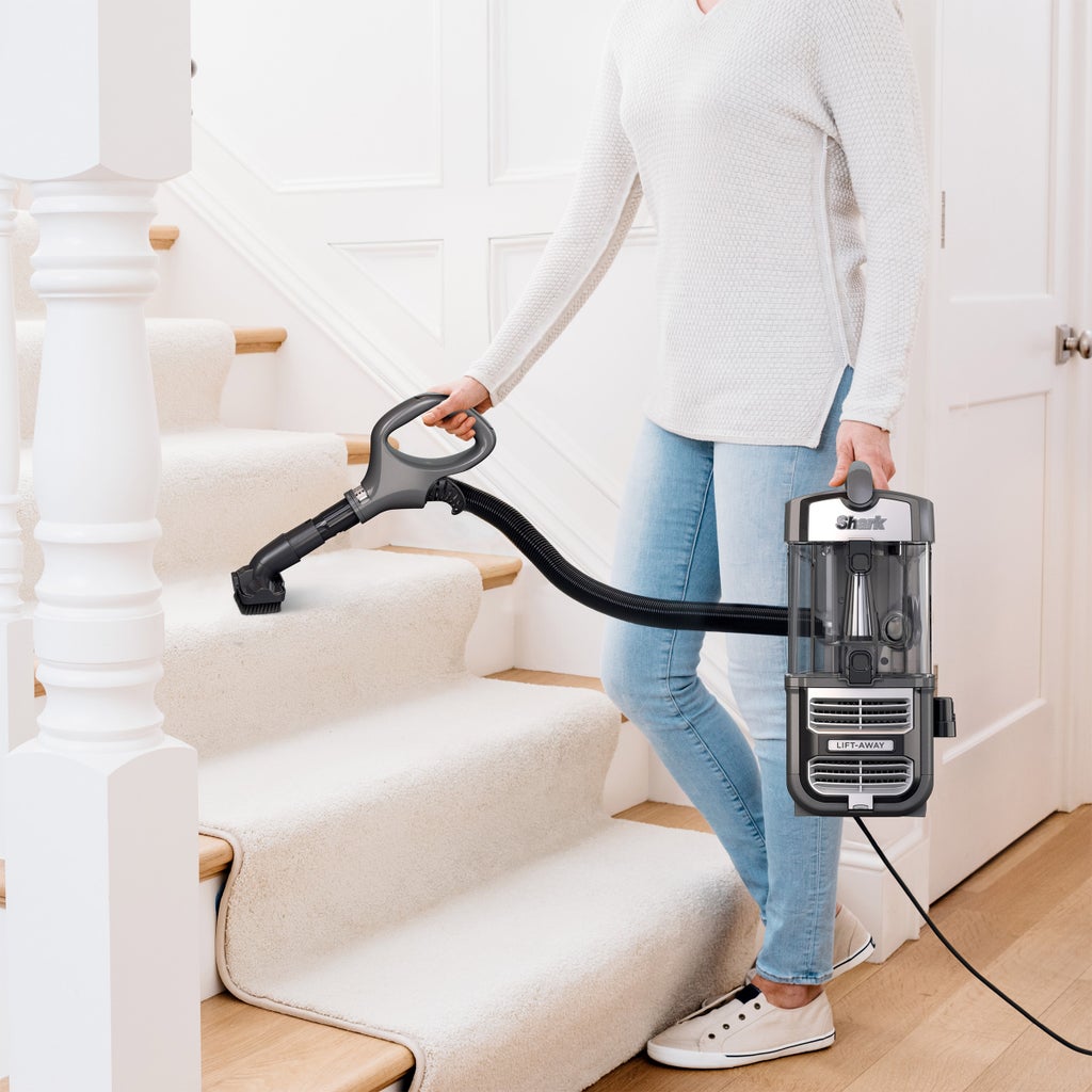 Shark Navigator Lift-Away Upright Vacuum with PowerFins HairPro