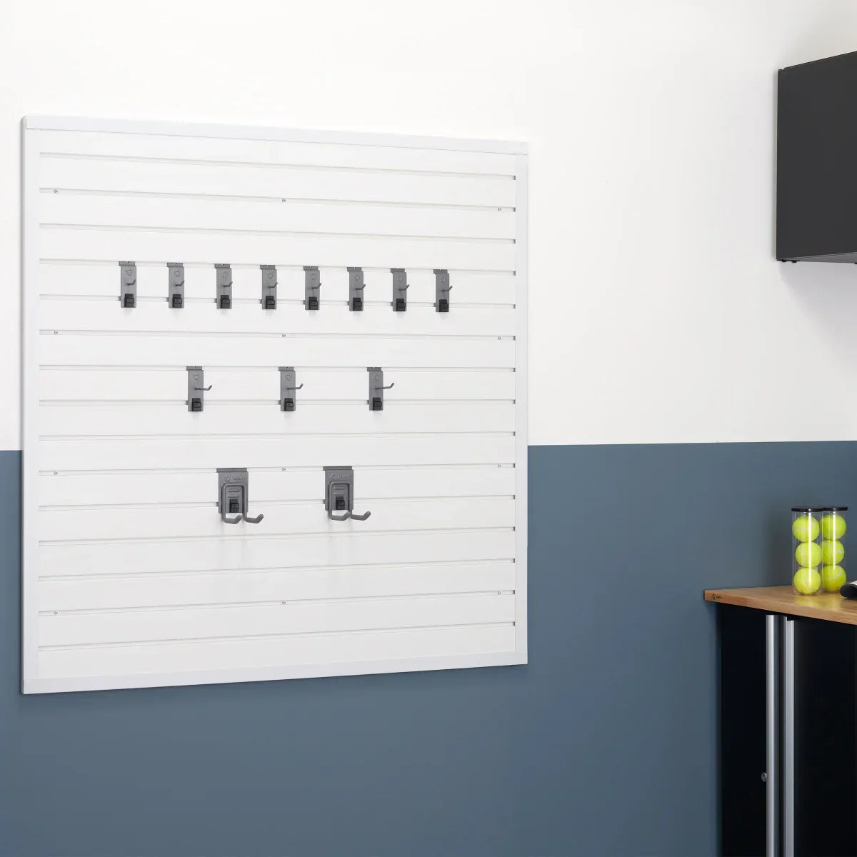 TRINITY 16 Sq Ft Modular Slatwall 13-piece Accessory Set