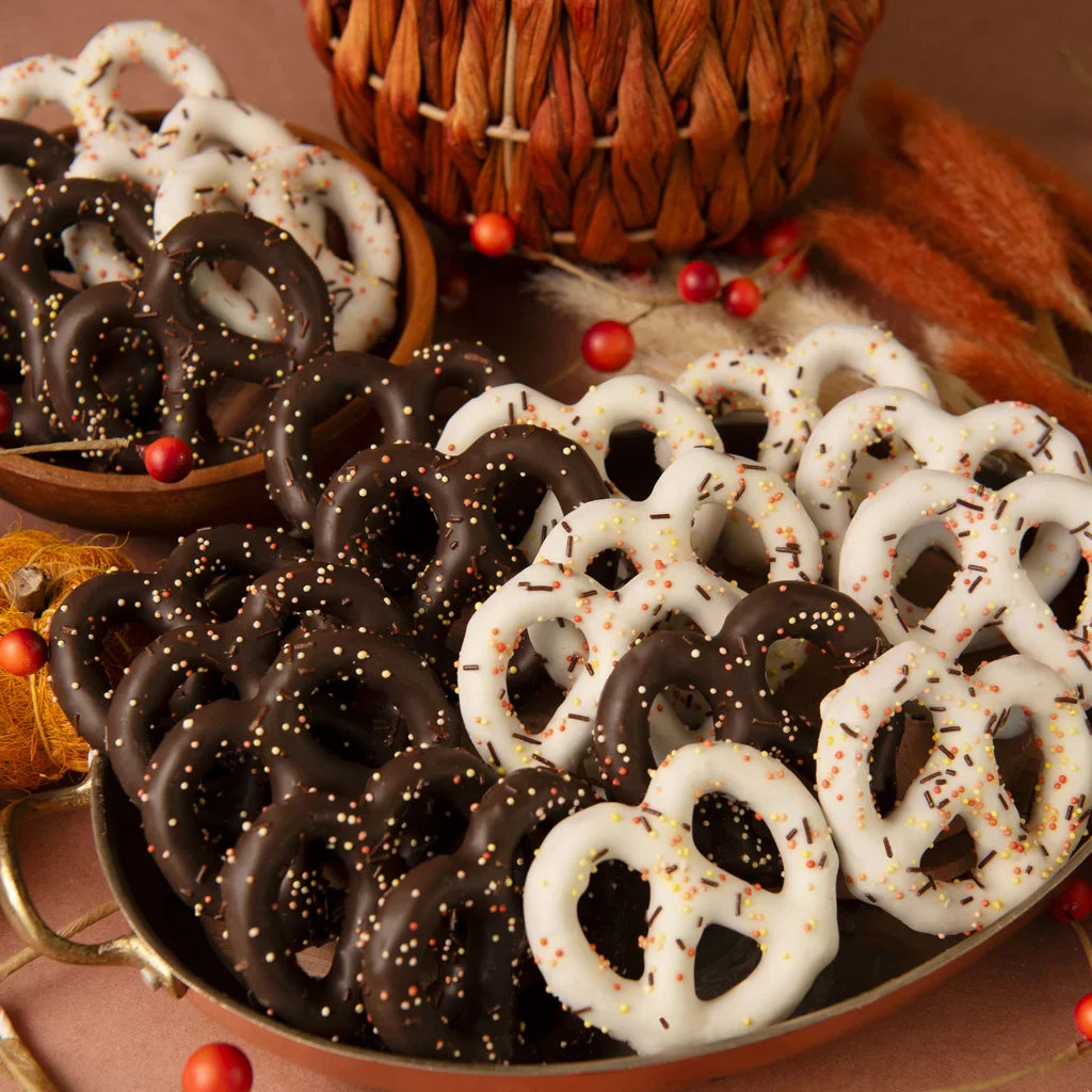 Sweet Penny, Autumn Pretzel Assortment, 2-pack, 15 Dark Coated, 15 White Coated