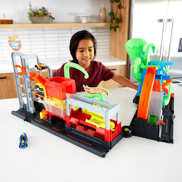 Hot Wheels Octo Carwash and 3 Color Reveal Cars