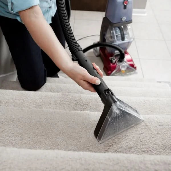 Hoover PowerScrub Deluxe Carpet Cleaner with 64 oz Pet Carpet Cleaner Solution