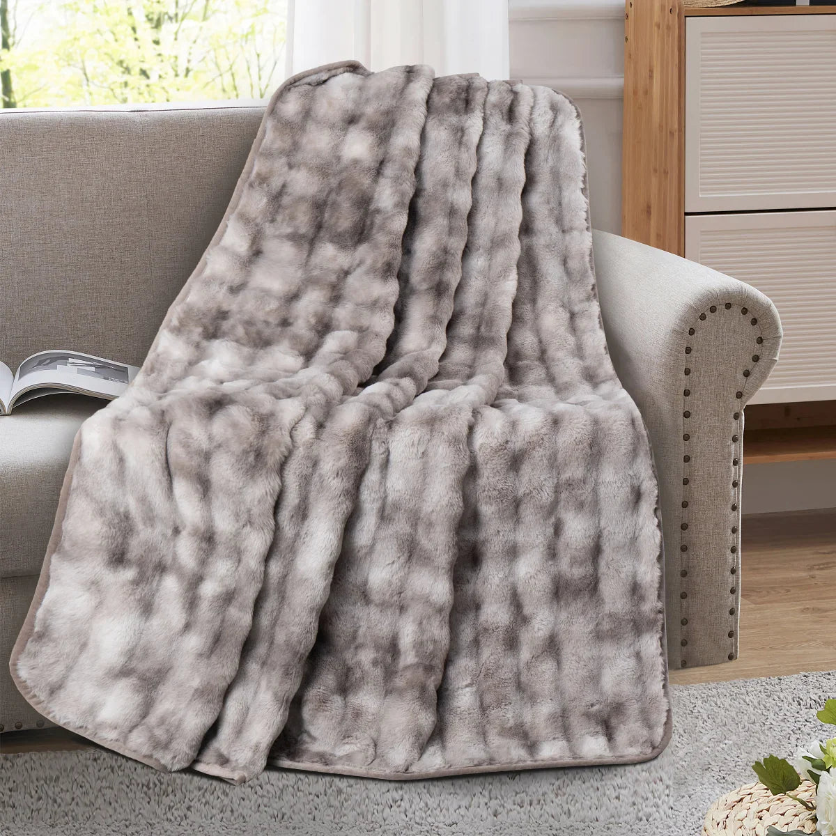 Brentwood Oversized Waterproof Pet Blanket and Furniture Protector, Bubble Fur