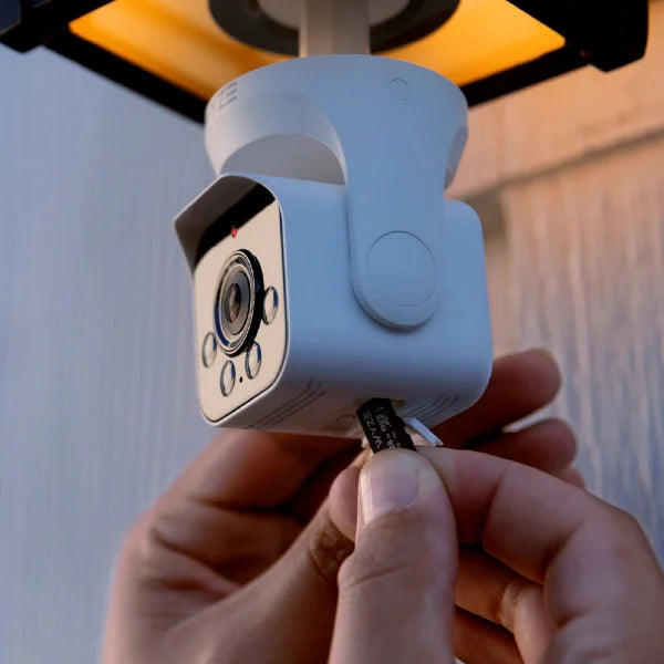 Wyze 2k Bulb Cam and Accessory Bulb Bundle