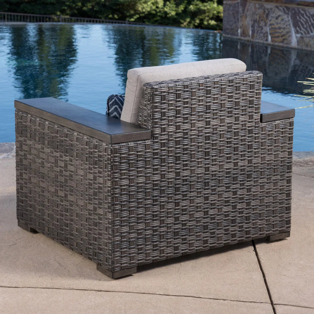 SunVilla Acadia XL 4-piece Outdoor Seating Set