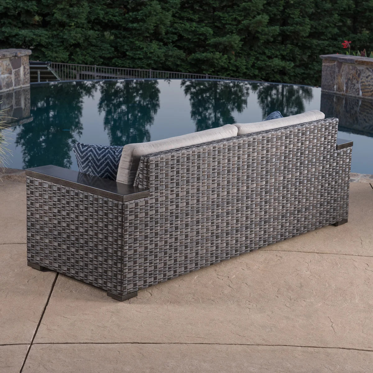 SunVilla Acadia XL 4-piece Outdoor Seating Set