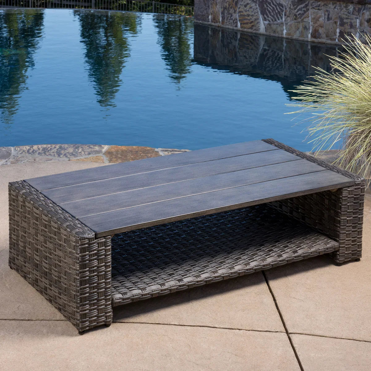 SunVilla Acadia XL 4-piece Outdoor Seating Set