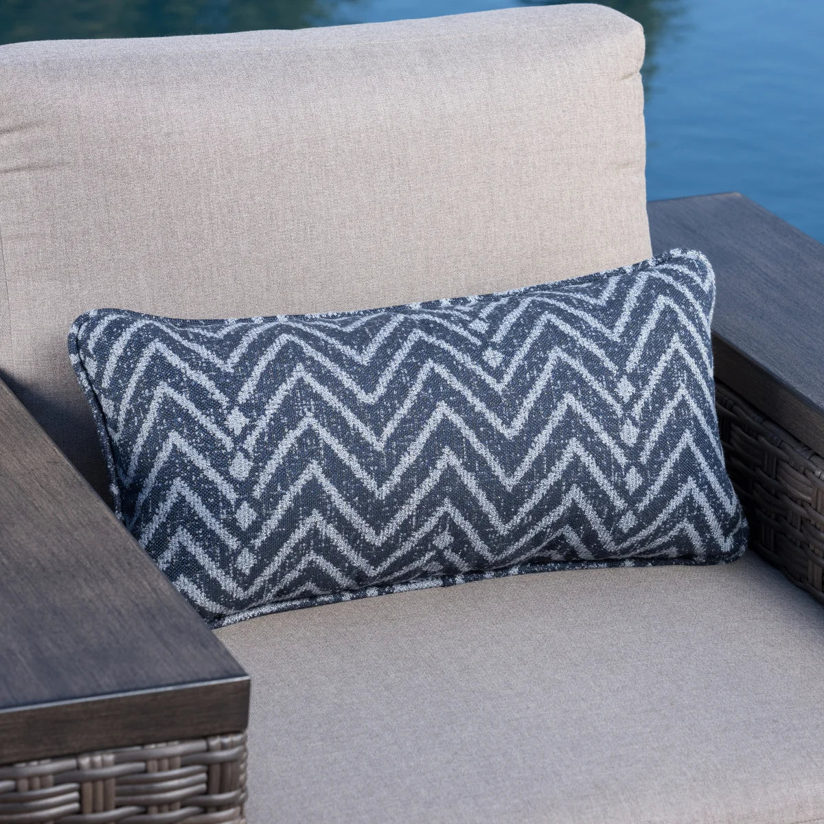 SunVilla Acadia XL 4-piece Outdoor Seating Set