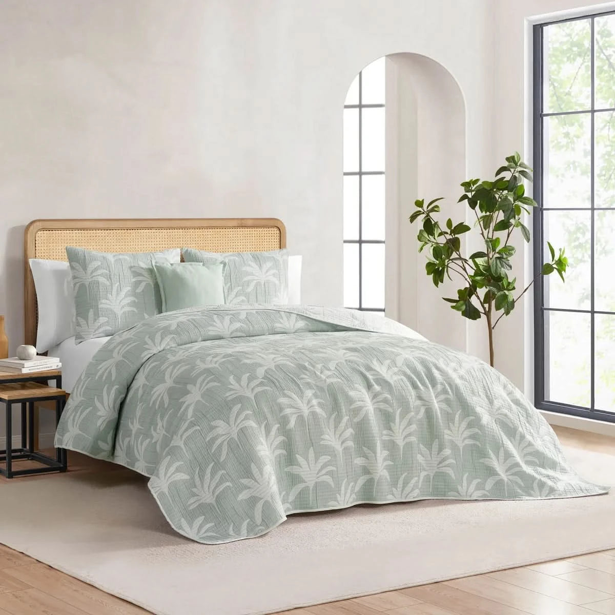 West Park Palm Tree 4-piece Quilt Set