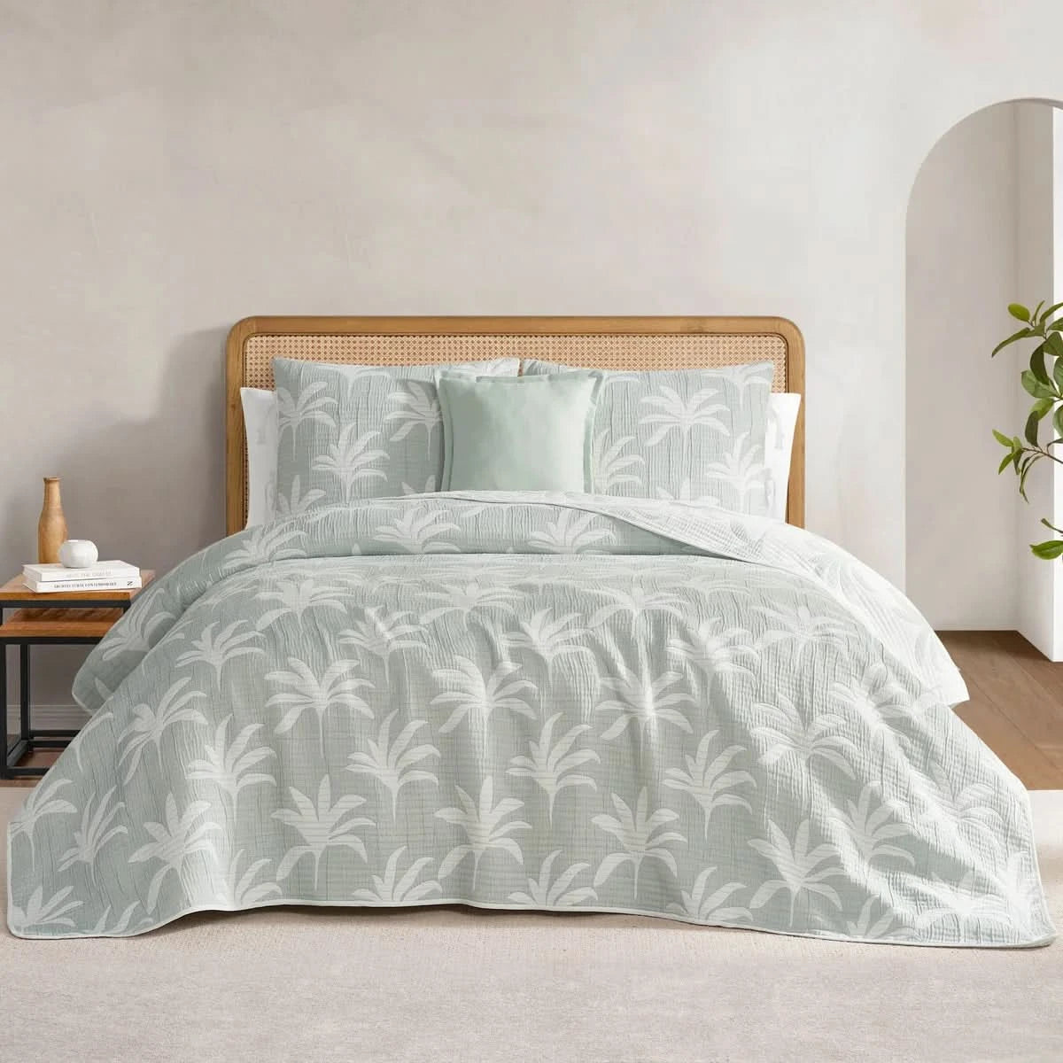 West Park Palm Tree 4-piece Quilt Set